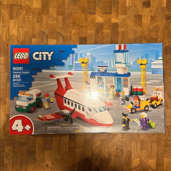 LEGO 60261 City Central Airport Adventure Building Set 286 pcs Age 4+ New - Picture 1 of 9